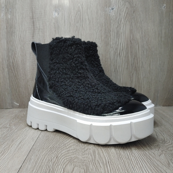 Sorel Caribou X Waterproof Chelsea Boot Black White Platform Faux Shearling 7 - Picture 1 of 12